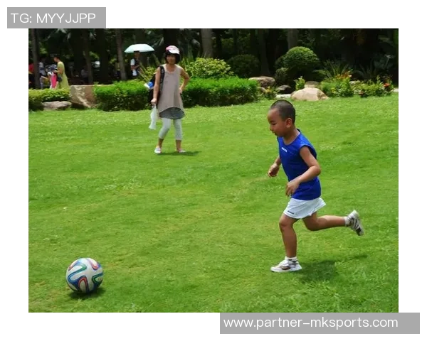 足球小球星的成长之路：从草地到绿茵场的梦想与奋斗